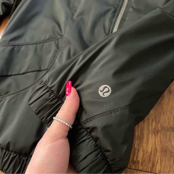 Lululemon Above The Clouds Jacket Evergreen - Picture 4 of 6